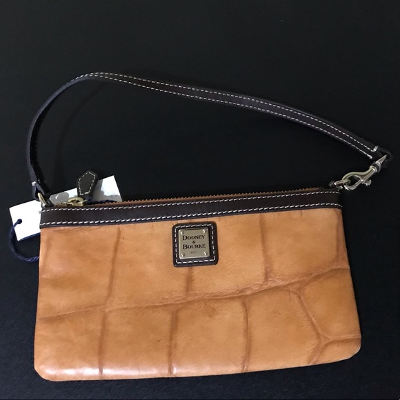 💕SOLD💕Dooney & Bourke Wristlet - Picture 2 of 8